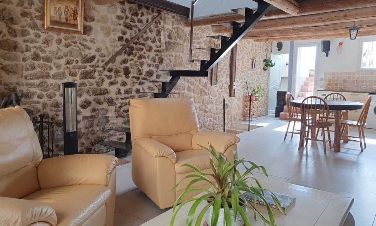Jouques House | Old restored village house with terrace