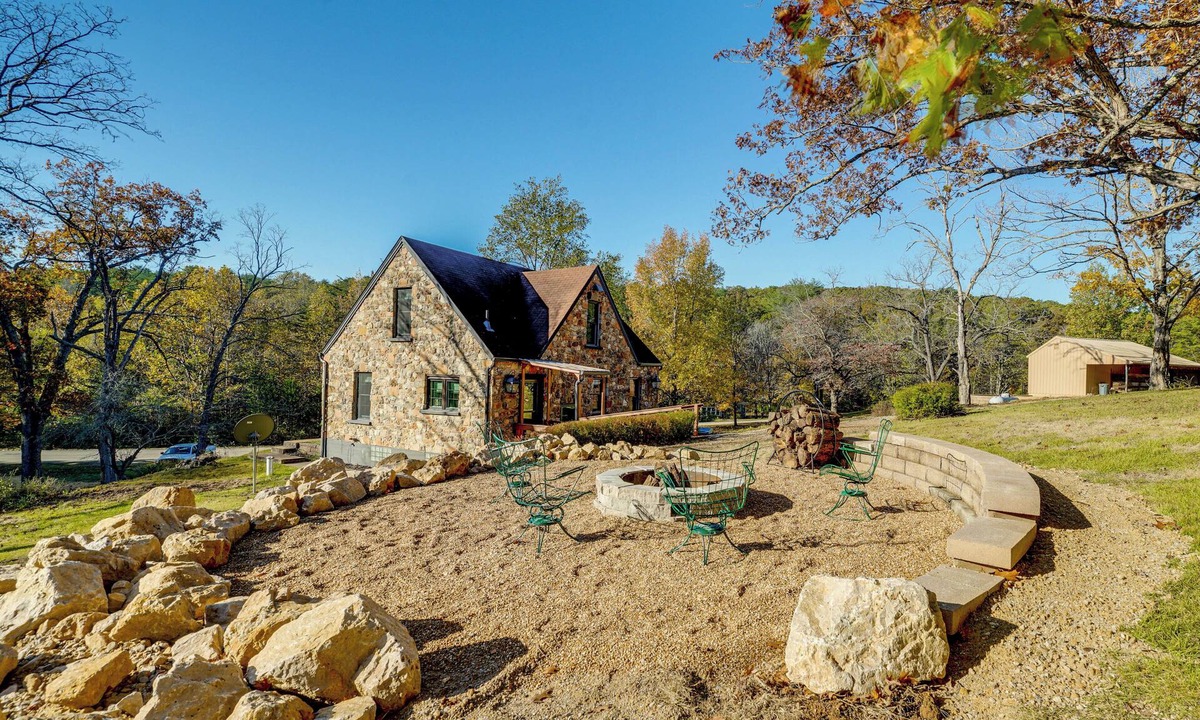 Sullivan House | Old Stone Cottage Retreat in the Heart of Missouri