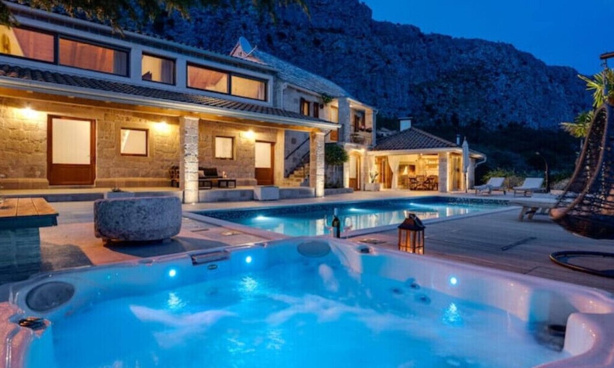 Jesenice Villa | Old stone Villa Saint Anthonyn