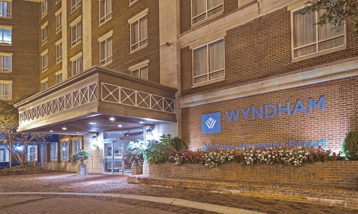 Old Town West Condo | Old Town Alexandria | Five 2BR/2BA King Suites