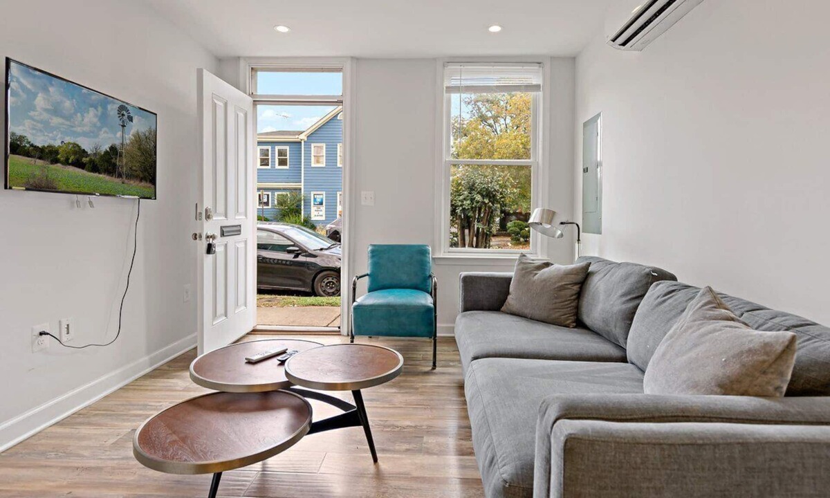 Old Town West House | Old Town | Luxury | Walk to Metro | 2 Bedroom