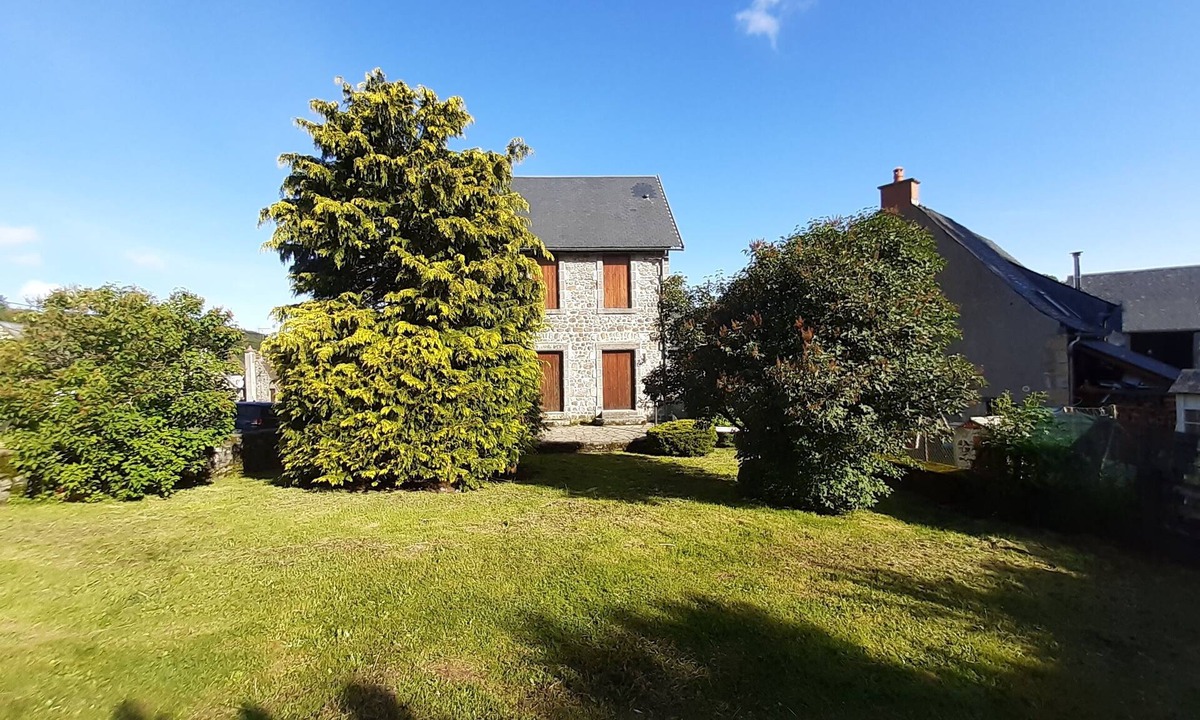 Saint-Sauves-d'Auvergne House | Old village school