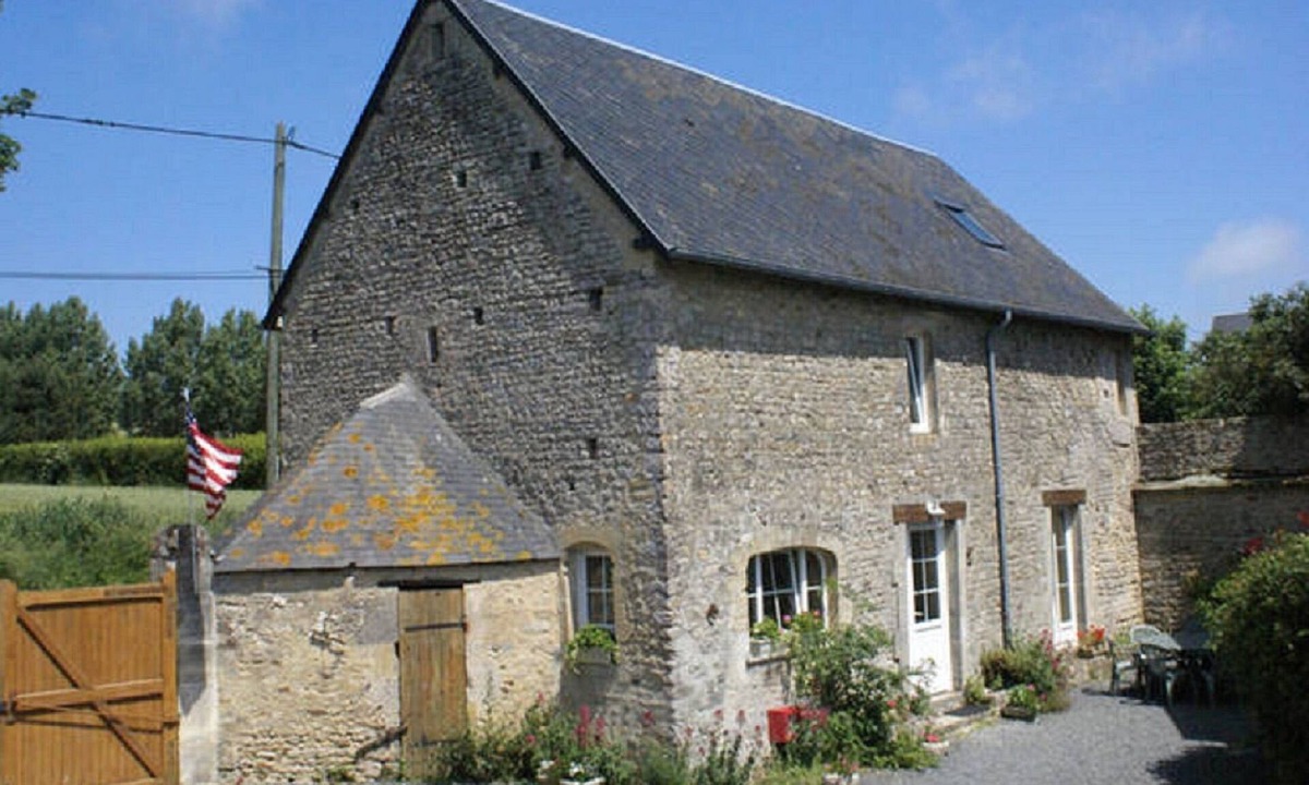 Russy Cottage | Old wine press near Omaha Beach