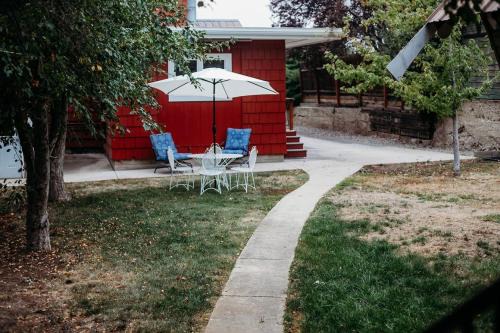 Lewiston House | Old World Charm River Views