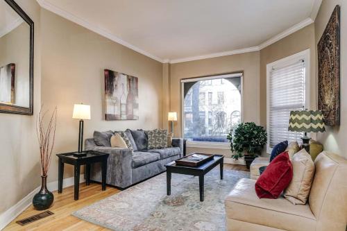 Gold Coast Apartment | Old-World Classic Building Downtown