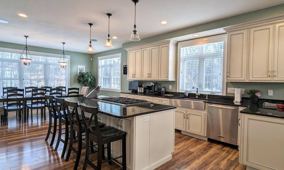 Gilford House | Olde English Luxury!