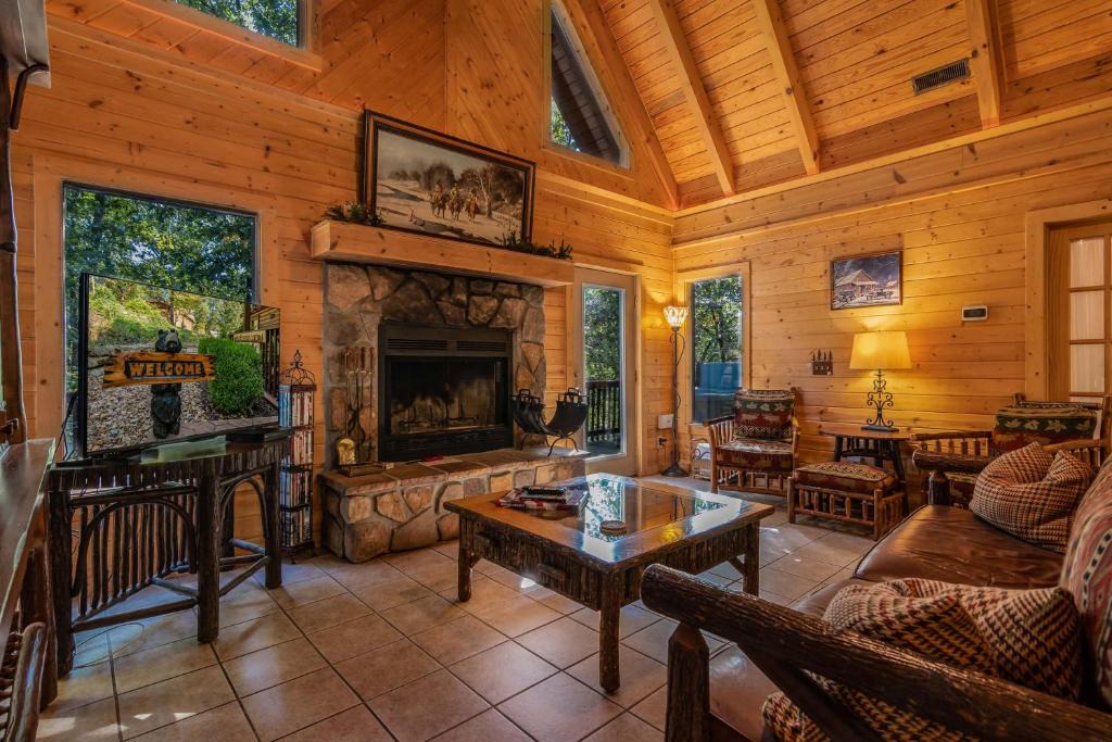 Branson Cedars House | Ole Hickory w/Firepit HotTub