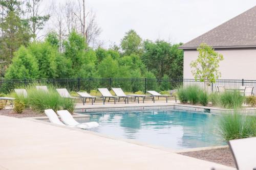 Oxford House | Ole Miss Stay 3BR Ensuite Pool 5 Min to Grov