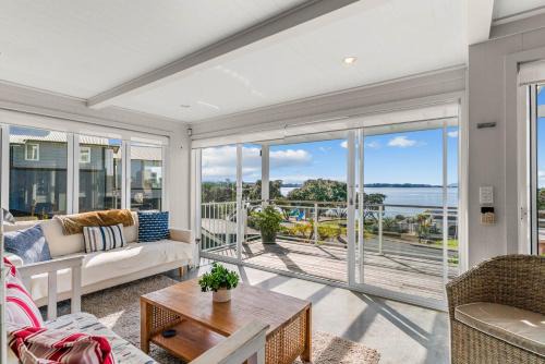 Algies Bay House | Oli Kai - Algies Bay Holiday Home