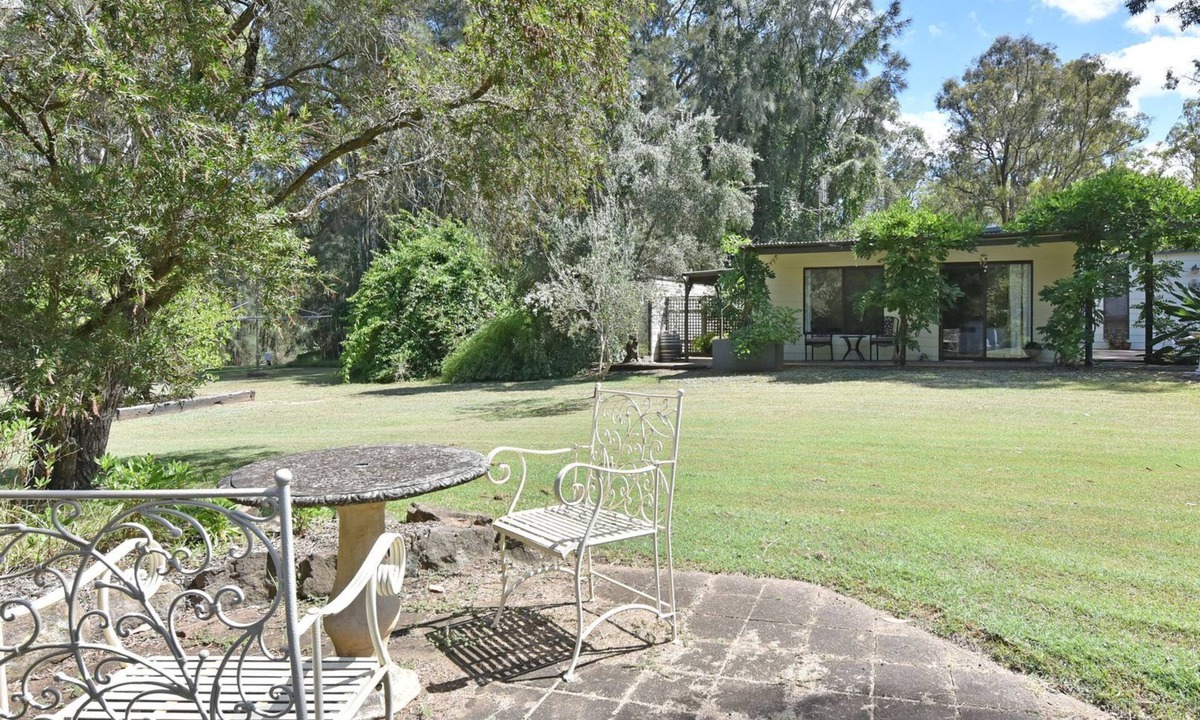 Pokolbin Cabin | Olive Grove 1 Studio with share pool in Central Vineyards