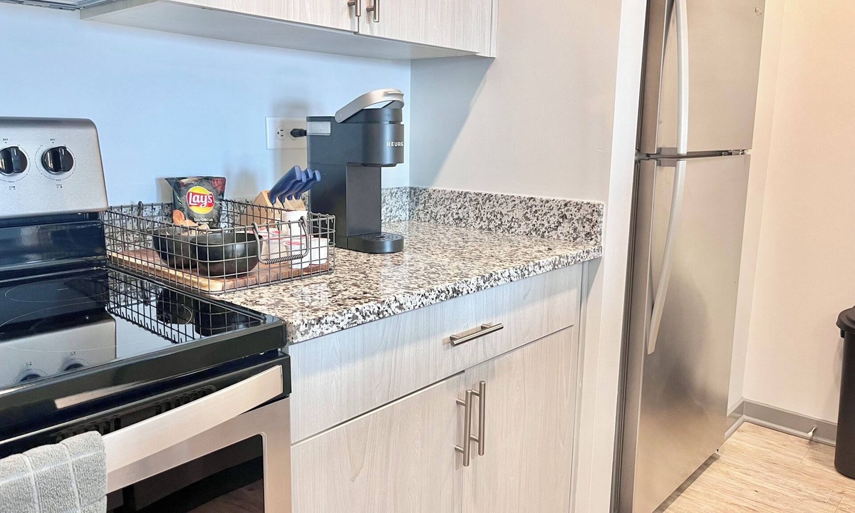 Speedway Apartment | Oliver Capital- Chic, Relaxing Suite
