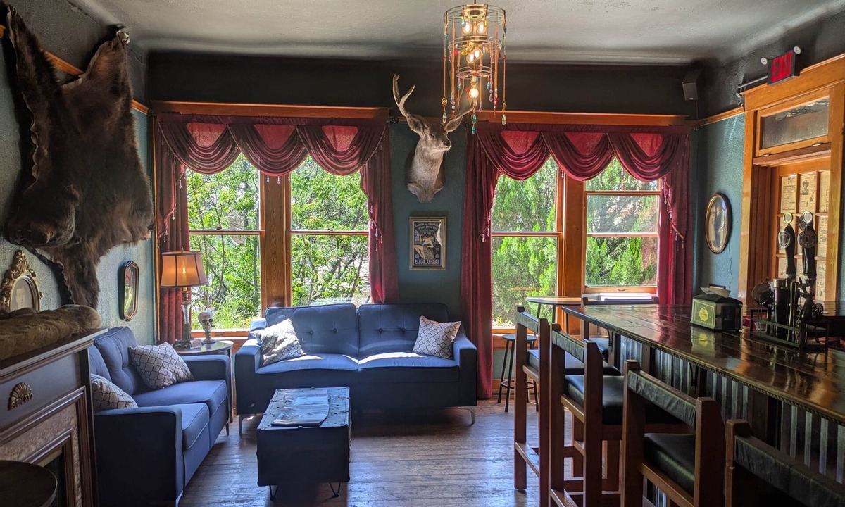 Bisbee House | Oliver House - Entire House - 13 Bedrooms