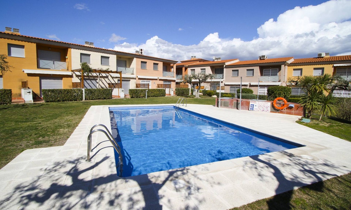 Cambrils House | OLIVERS House with Communal Pool, beach at 300m
