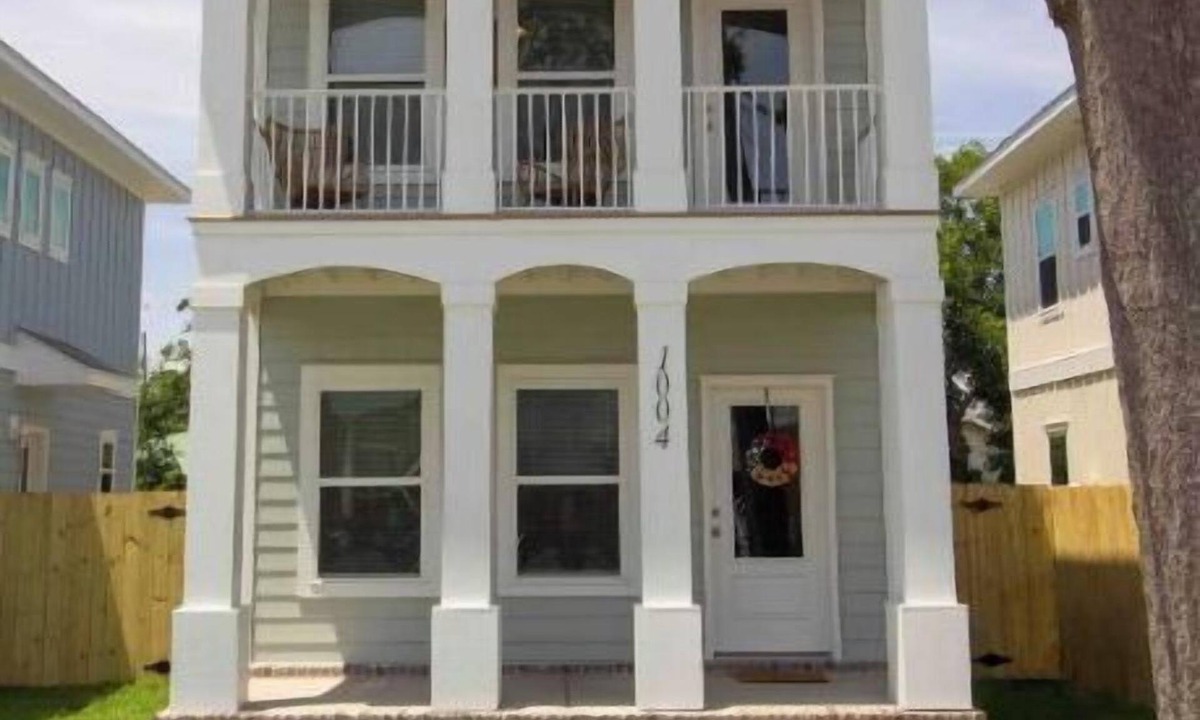 South Pensacola House | Olivers Oasis