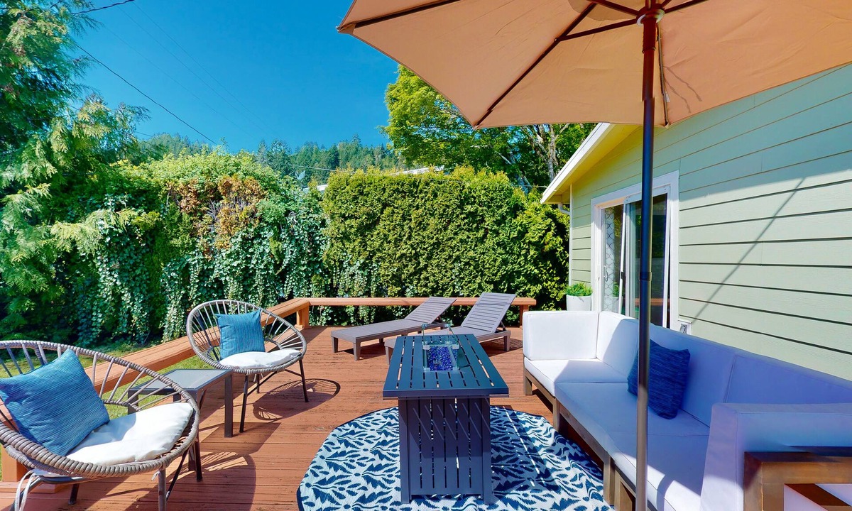 Lilliwaup House | Olympic Peninsula home with private patio, deck, & W/D