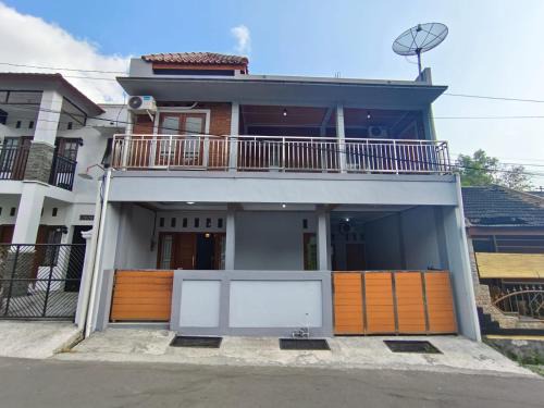 Balecatur House | Omah Nogotirto Homestay Jogja
