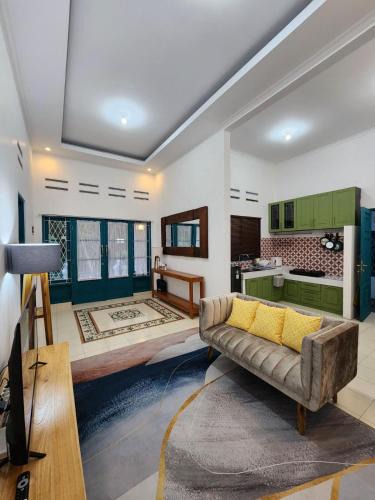 Depok Villa | Omah Toska Homestay Jogja