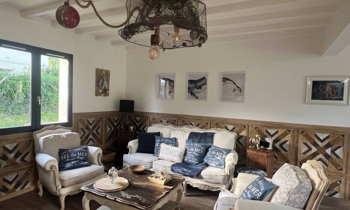 Saint-Laurent-sur-Mer House | Omaha Heights