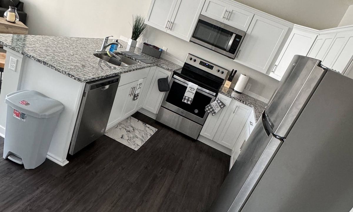 Midtown Apartment | Omahas Coastal Escape
