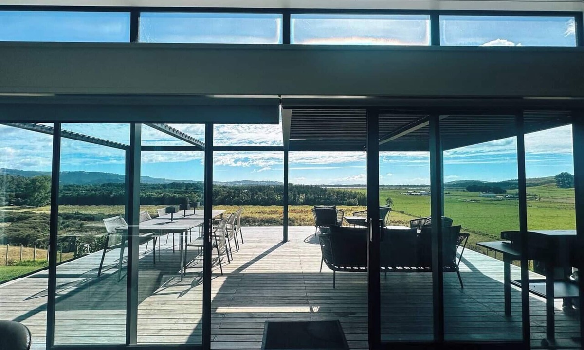 Tawharanui House | Omakana House - Sunrise Views, Spa & Scenic Deck