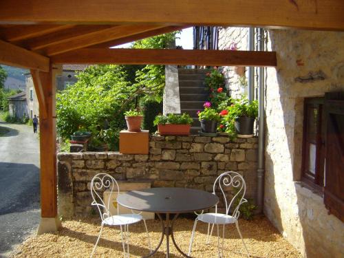 Cazals Apartment | Ombre & Fraîcheur