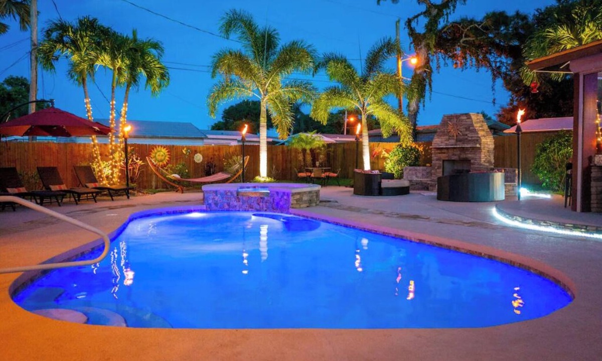 Tropic House | OmG! CHECK OUT THIS PLACE!