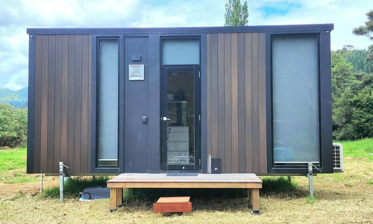 Kennedy Bay House | Omoho Stream X by Tiny Away