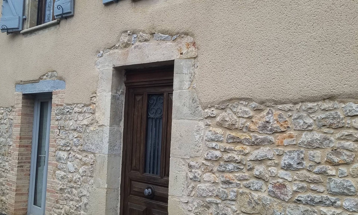 Montricoux Apartment | On 1st floor, fully-equipped studio, bedroom, separate shower room for 2 people