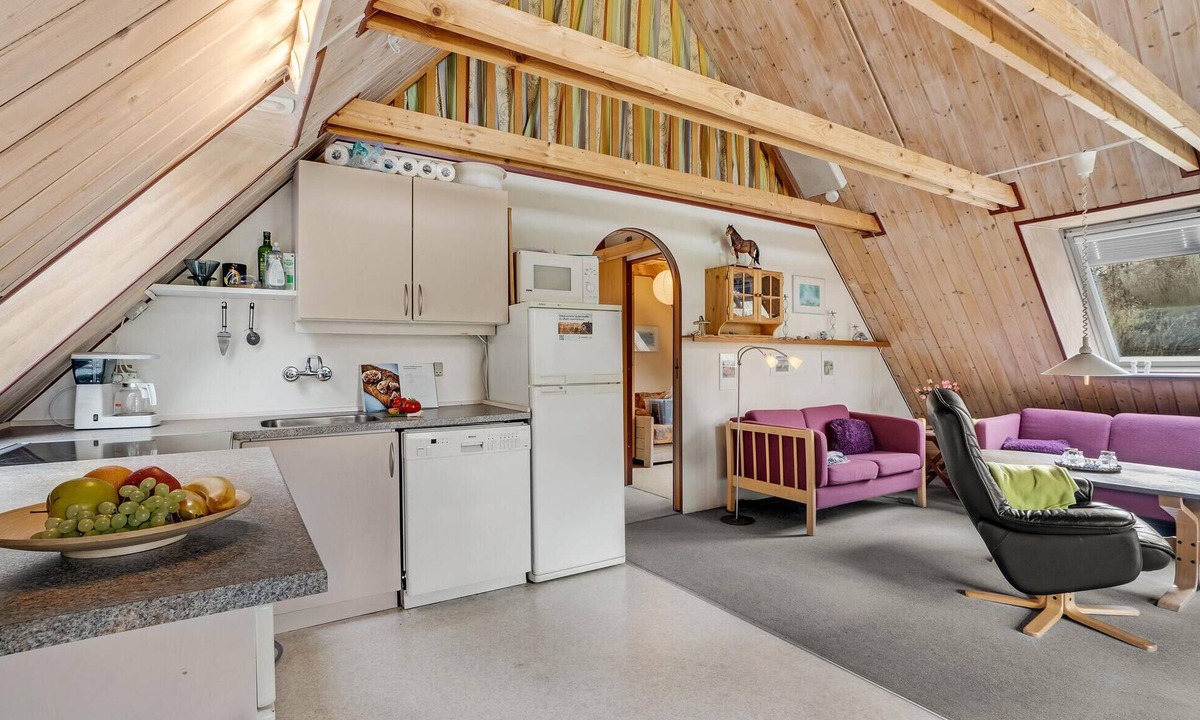 Lihme House | On a beautiful nature plot welcomes you this practical cottage near the fjord.