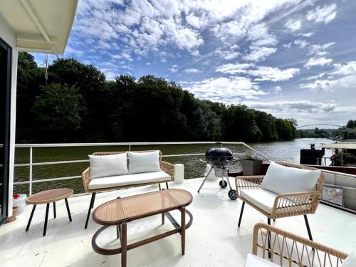 Le Port-Marly Apartment | On boat luxury - 6 pers - view