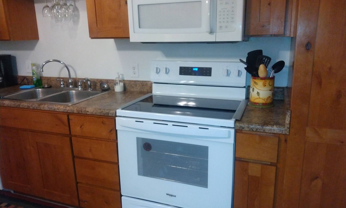Cottonwood Heights House | On Bus Route to Solitude,Brighton 1950sqft 5Q,2 single Beds, and foosball