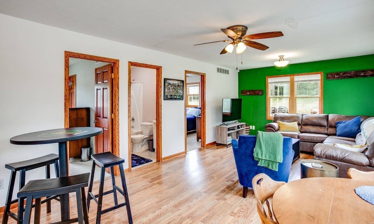 Notre Dame House | On Campus Home Updated Steps From Hesburgh - 10+