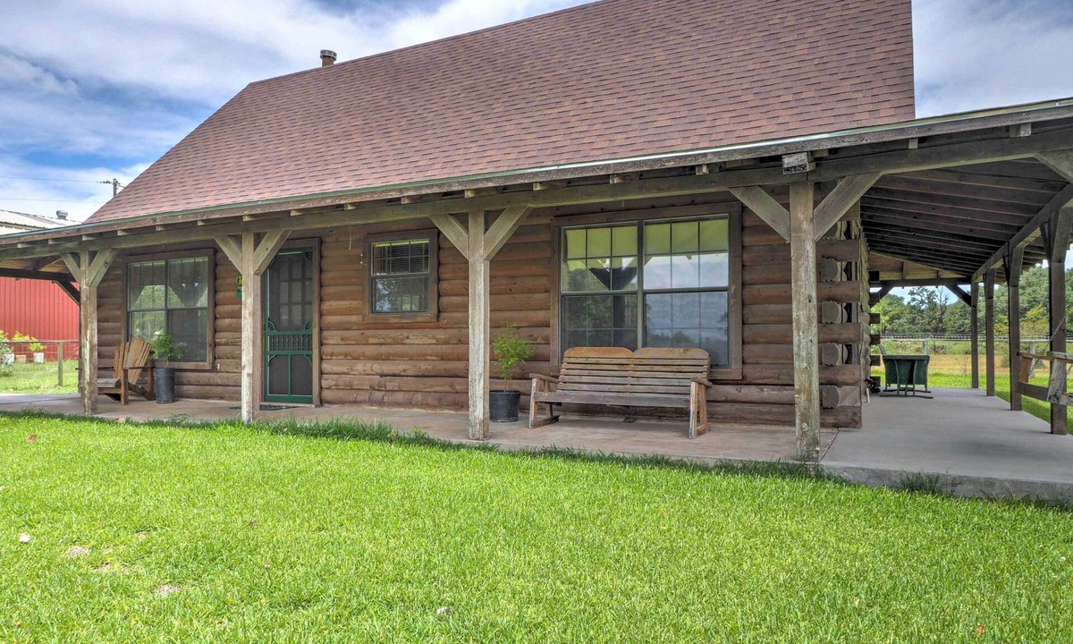 Carmine Cabin | On Farm: Rustic Carmine Log Cabin w/Porch!