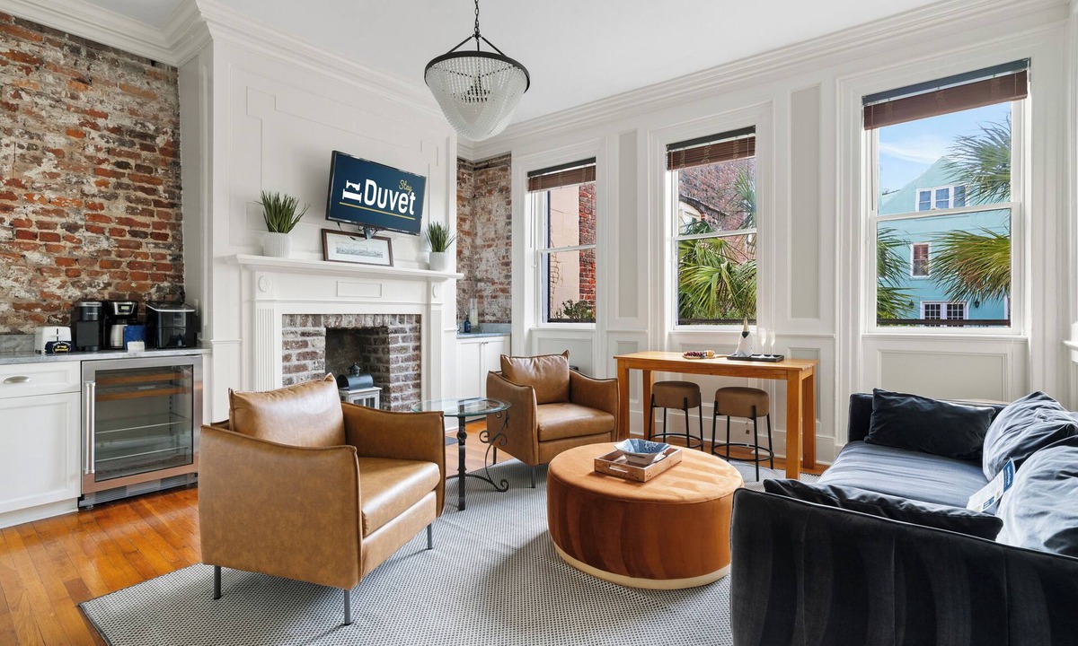 Charleston Historic District Apartment | On Historic Broad Street! | Honeydew
