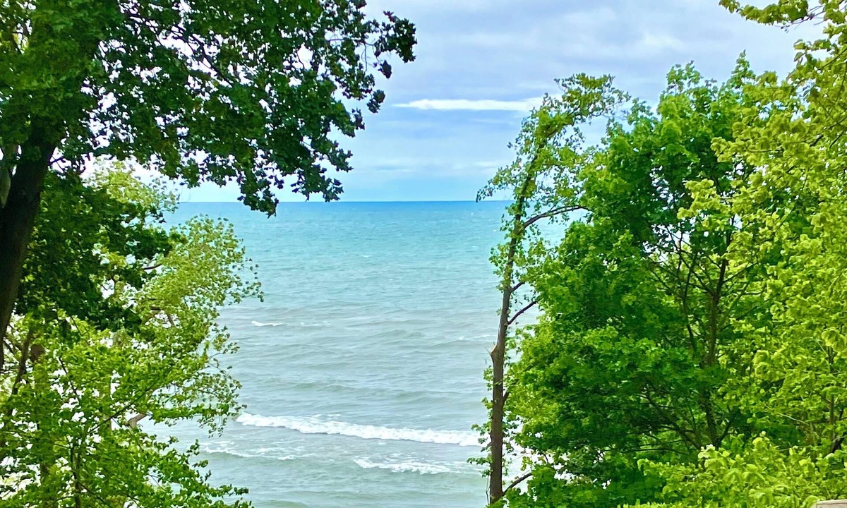 Lakeside Cottage | ON LAKE MICHIGAN WITH PRIVATE BEACH!