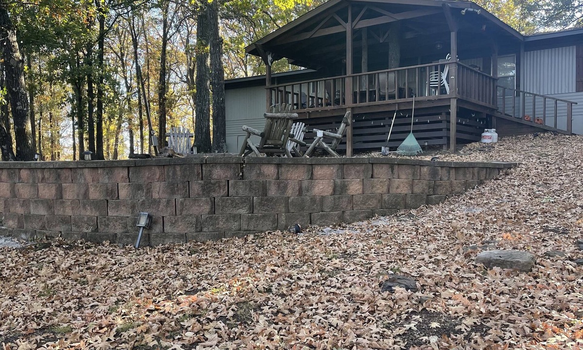 Park Hill Cabin | On Lake Tenkiller, near Barnacle Bill's Marina with Fantastic outdoor space.