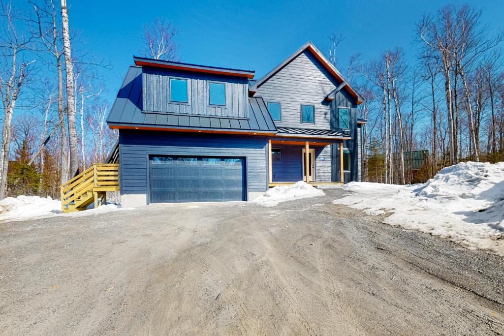 Carrabassett Valley House | On Mountain Time