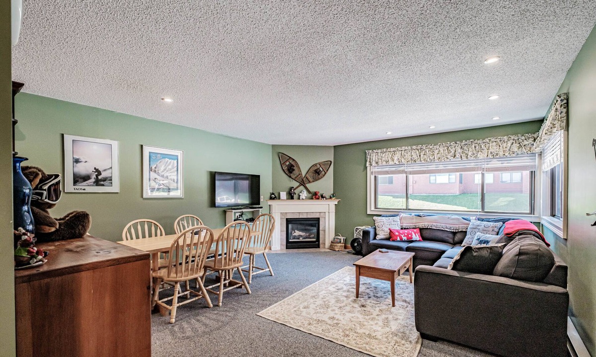 Sunday River Area Condo | On Mountain two bedroom unit sleeping 8