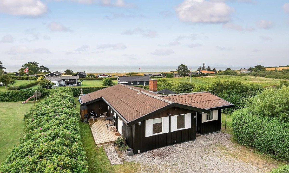 Høruphav House | On one of the best plots of Kegnæs, with beautiful views over the sea, awaits you this beautiful and