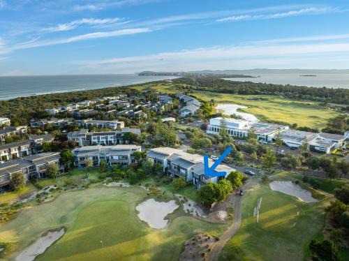 Magenta Shores House | On Par at Magenta