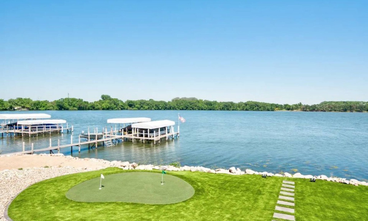 May City Condo | On Par Silver Lake Condo