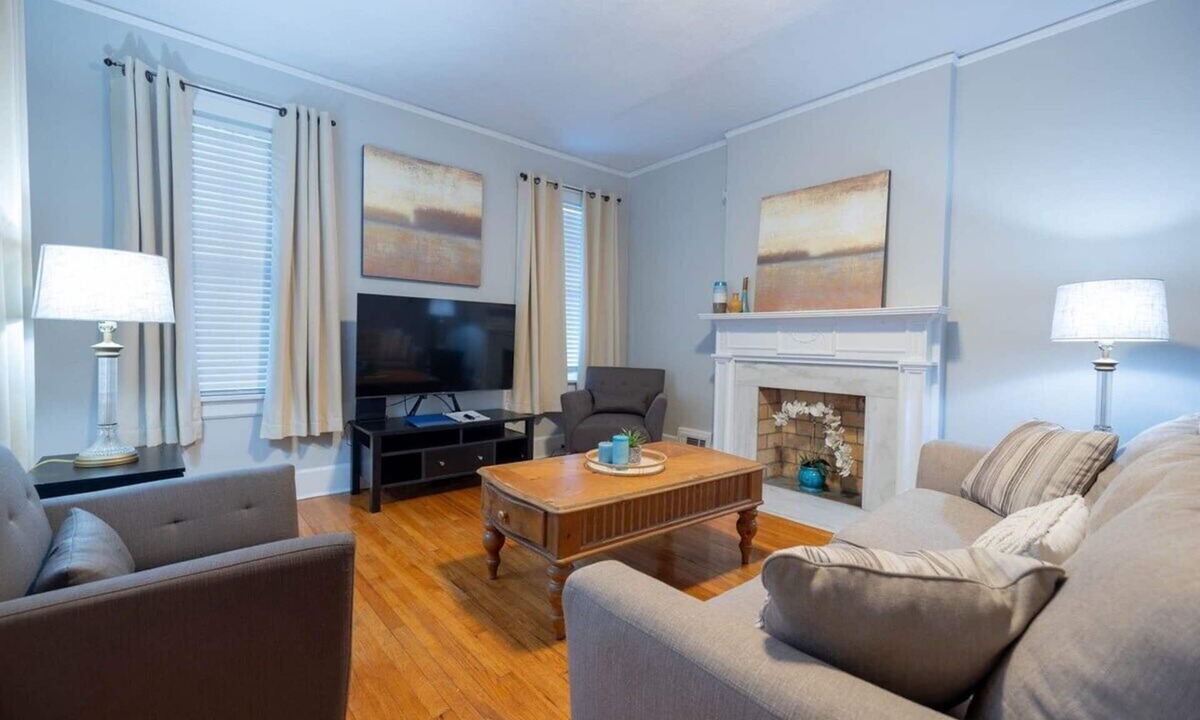 Columbus House | On Park house! 9 miles to base!