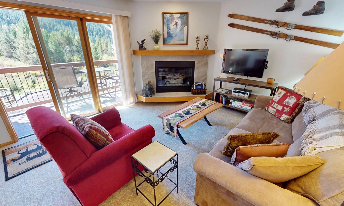 Mountain House Condo | On River Trail! Walk to Festivals, Dining, Activities, Shops. 2 Hot Tubs!