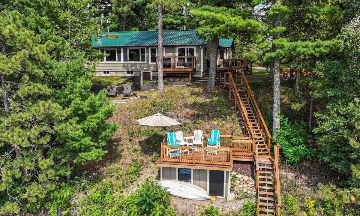 Backus Cabin | On Site Pontoon| Swim| Fish| Kayaks| Firepit