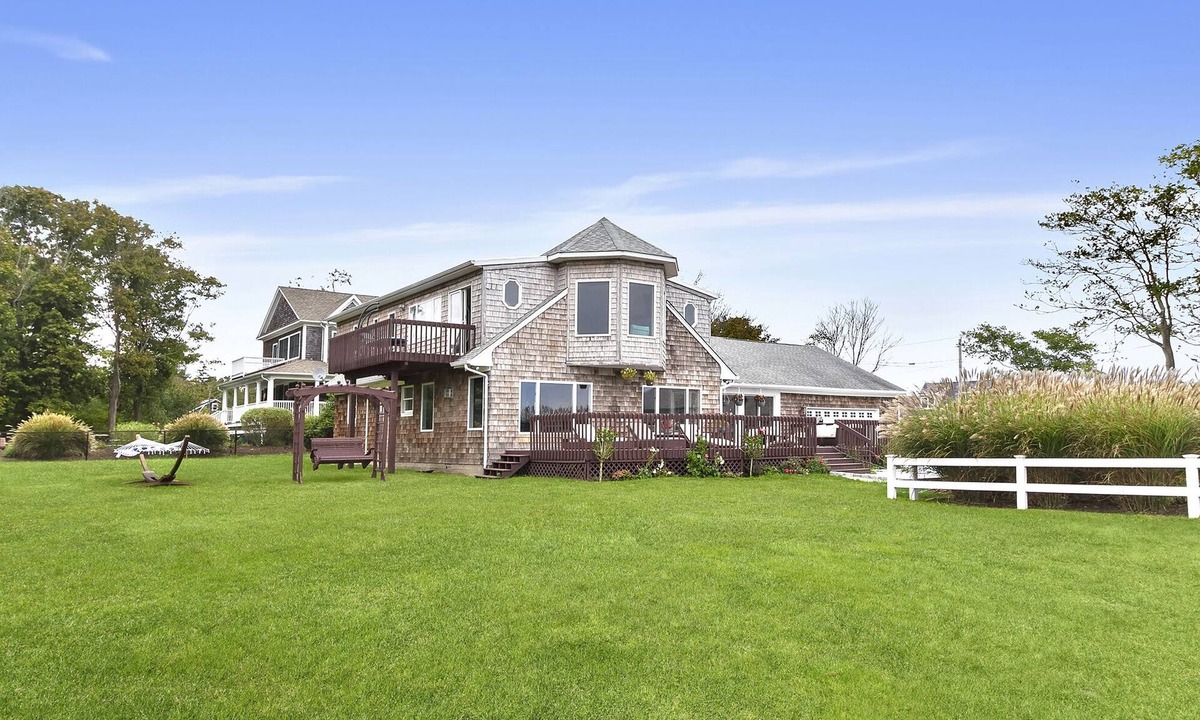 Center Moriches House | On the Bay!