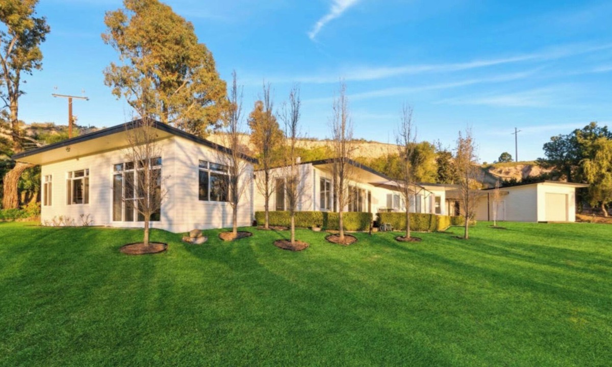 Seymour House | On The Bend- Absolute Waterfront Retreat