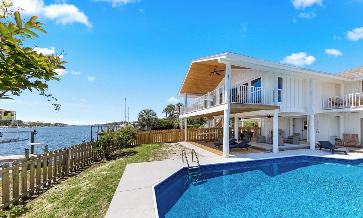 Ono Island House | On the Canal - Swimming Pool, Fireside Chats, Hammock Time & Waterfront Sunning
