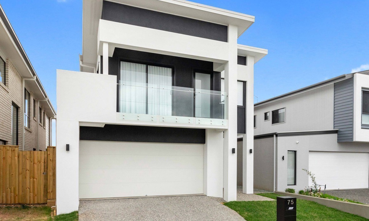 Mango Hill House | On the Lake - Modern Mofflin