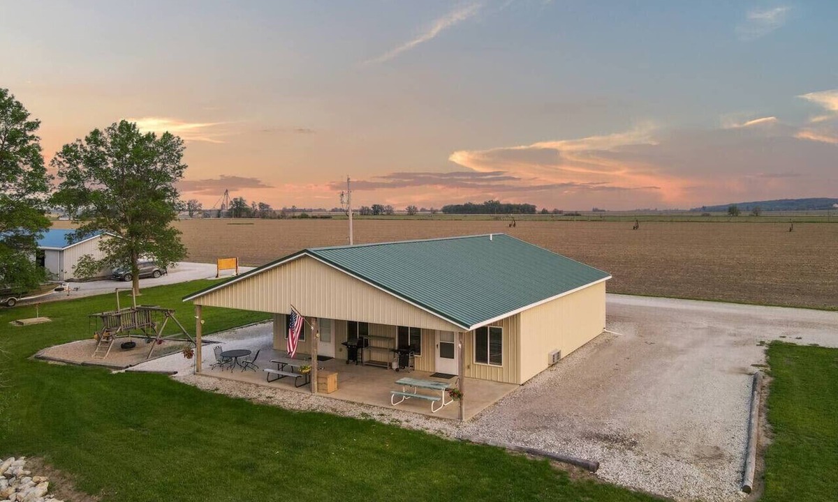 Burt County House | On the River | 5 beds | Peaceful