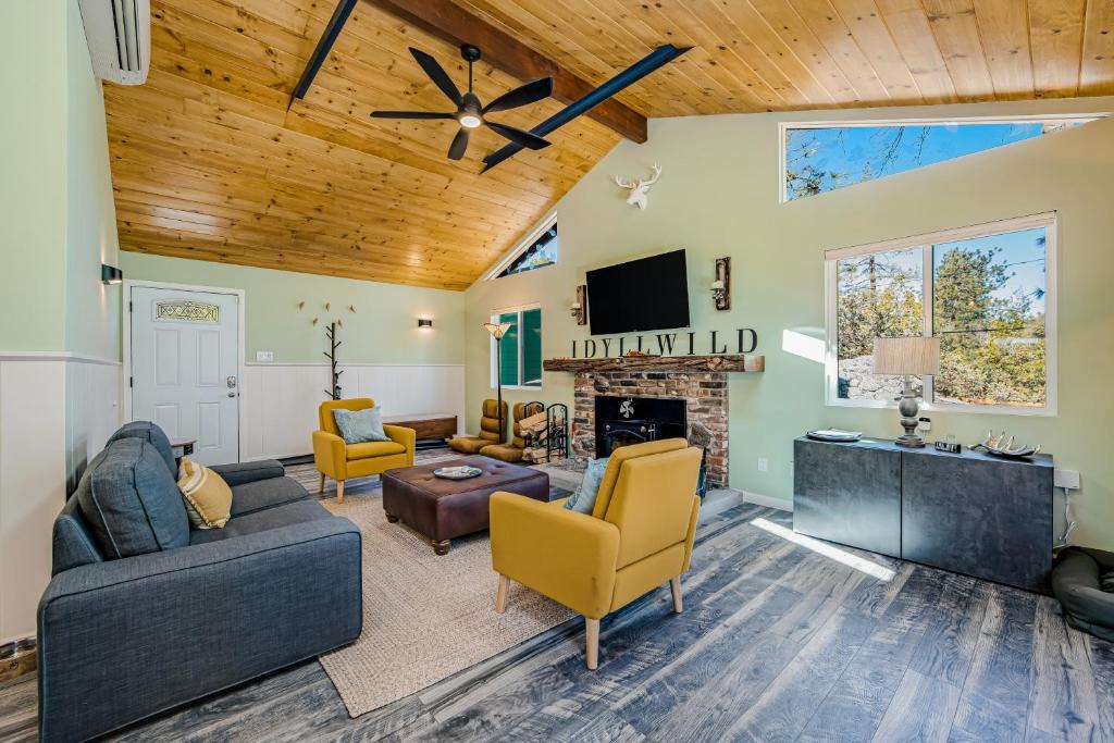Idyllwild House | On the Rocks Cabin